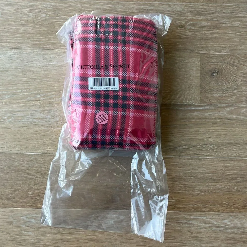 Victoria’s Secret Cozy Plush Blanket Red Black Plaid 50